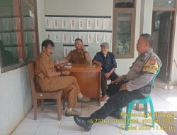 Bripka Yuyun Yuwana melaksanakan sambang/silatrahmi kamtibmas ke aparatur desa Kamal
