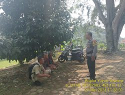 Bripka Yuyun Yuwana melaksanakan sambang/silatrahmi Kamtibmas dan dumas keliling dalam rangka BEYOND TRUST PRESISI di wilayah Kec. Tanjungmedar