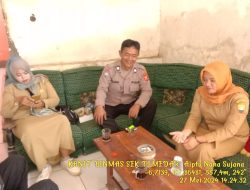Aiptu Nana Sujana melaksanakan sambang/silatrahmi Kamtibmas dan dumas keliling dalam rangka BEYOND TRUST PRESISI di wilayah Kec. Tanjungmedar