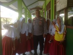 Kapolsek Tanjungmedar Iptu Gungun Wagiman melaksanakan sambang/silatrahmi kamtibmas ke SD Ciranjang dan SD Cinangsi