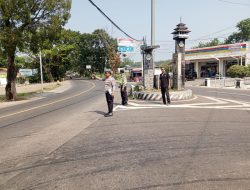 Kapolsek Tomo Pimpin langsung kegiatan Penyekatan dan Pengamanan terhadap Simpatisan/Suporter Bototoh Persib ( Viking ).