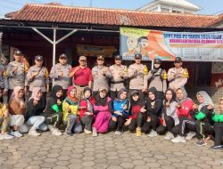 kegiatan jumat bersih di halaman desa Mulyasari oleh seluruh anggota bhabinmas Polsek sumedang utara Kecamatan Sumedang Utara Kabupaten Sumedang.
