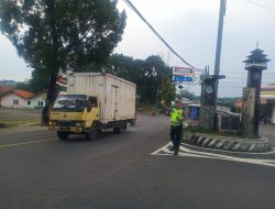 Pengaturan Lalu -lintas Pagi Hari, Bentuk Pelayanan Polsek Tomo Kepada Masyarakat Pengguna Jalan Raya.