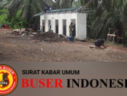 Pengerjaan MCK TMMD Pasang Keramik Kamar Mandi 