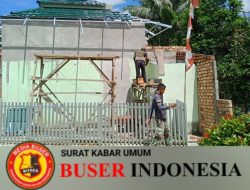 Satgas TMMD Kejar Target Sasaran Pasang Keramik Lantai Dan Atap Mushola Al-Basar 