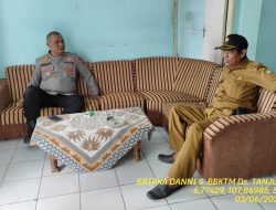 Kapolsek Tanjungmedar Iptu Gungun Wagiman melaksanakan sambang/silatrahmi kamtibmas