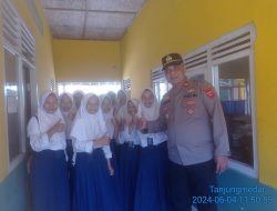 Kapolsek Tanjungmedar Iptu Gungun Wagiman melaksanakan sambang/silatrahmi kamtibmas