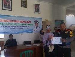 Giat Pemberian BLT DD Bulan April- Juni 2024 Kepada Warga Penerima Manfaat di kantor Desa Mekarjaya Kec Sumedang Utara Kab.Sumedang.