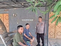 Panit Samapta Polsek Tomo Tingkatkan Keamanan dan Kenyamanan dengan Patroli Jalan Kaki.