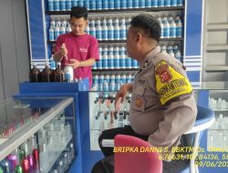 Aiptu Iwan Kurniawan bersama Bripka Dani Santika sambangi warga masyarakat serta dumas keliling dalam rangka BEYOND TRUST PRESISI di wilayah Kec. Tanjungmedar