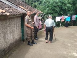 KAPOLSEK SUKASARI BESERTA ANGGOTA SAMAPTA POLSEK SUKASARI MELAKSANAKAN PATROLI SIANG HARI KE TEMPAT TEMPAT RAWAN GANGGUAN KAMTIBMAS DI WILAYAH KECAMATAN SUKASARI