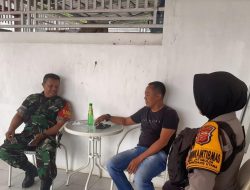 Bhabinkamtibmas Desa Jatimulya melaksanakan Door to Door Sistem ke Masyarakat Desa. Jatimulya Kec. Sumedang Utara Kab. Sumedang.