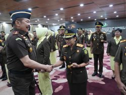 JAKSA AGUNG ST BURHANUDDIN LANTIK KATARINA ENDANG SARWESTRI, S.H., M.H. SEBAGAI KEPALA KEJAKSAAN TINGGI JAWA BARAT