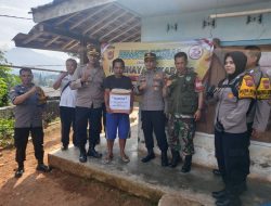 Kegiatan Bakti Sosial Polsek  Sumedang Utara Berupa Penyerahan Bansos kepada warga Desa Rancamulya dalam rangka HUT Bhayangkara ke 78