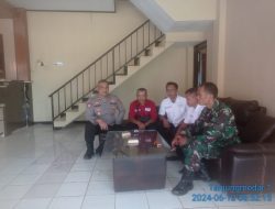 Sinergitas TNI/POLRI Kapolsek Tanjungmedar Iptu Gungun Wagiman bersama Babinsa Desa Tanjungmedar Serka Sukamto melaksanakan sambang/silatrahmi kamtibmas