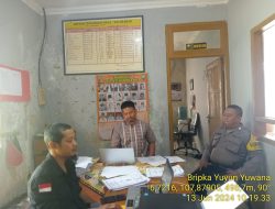 Bripka Yuyun Yuwana melaksanakan sambang/silatrahmi kamtibmas ke aparatur desa Kamal