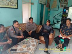 Untuk menjaga Sinergitas TNI/POLRI Bhabinkamtibmas bersama Babinsa melaksnakan sambang/silaturahmi Kamtibmas ke aparatur desa binaan.