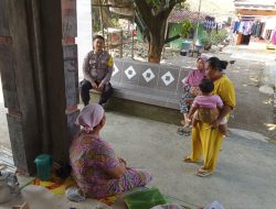 Jalin Silaturahmi dengan Warga Binaan Bhabinkamtibmas Desa Marongge Berikan Pesan-pesan Kamtibmas.