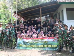TNI/Polri bersama Mahasiswa menduduki Kaki Gunung Manglayang