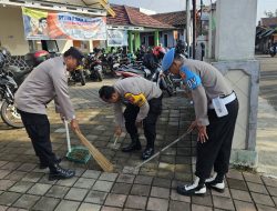 jumat bersih di halaman Kantor Desa Padasuka oleh seluruh anggota bhabinkamtibmas Polsek sumedang utara.