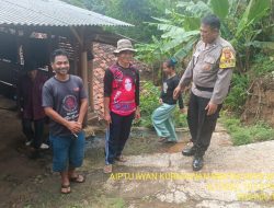 Aiptu Iwan Kurniawan bersama Bripka Dani Santika Bhabinkamtibmas Polsek Tanjungmedar Polres Sumedang laksanakan sambang/silatrahmi Kamtibmas 