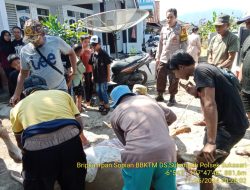 Bhabinkamtibmas Desa Sukarapih Melaksanakan Giat Sambang Dan Silaturahmi Kepada Warga masyarakat, sekaligus melaksanakan pengontrolan penyembelihan hewan kurban.