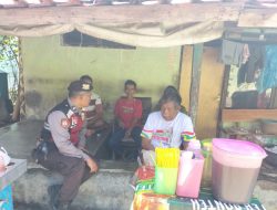 Panit Samapta Polsek Tomo Tingkatkan Keamanan dan Kenyamanan dengan Patroli Jalan Kaki.