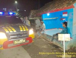Antisipasi gangguan kamtibmas Piket Polsek Tanjungmedar Polres Sumedang Polda Jabar melaksanakan Patroli Blue light