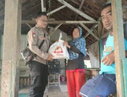 Kapolsek Tomo Laksanakan Kegiatan Bakti Sosial Penyerahan bantuan sembako dari Kapolres sumedang dalam rangka Hari Bhayangkara ke 78 Tahun 2024.