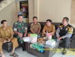 Untuk menjaga Sinergitas TNI/POLRI, Bhabinkamtibmas bersama Babinsa melaksnakan sambang/silaturahmi Kamtibmas