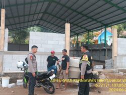 Aiptu Iwan Kurniawan bersama Bripda Farizal sambangi warga masyarakat serta dumas keliling dalam rangka BEYOND TRUST PRESISI di wilayah Kec. Tanjungmedar