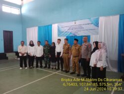 Bhabinkamtibmas Desa Cikaramas Bripka Ade Mulyana Hadiri Pelantikan dan Pengambilan sumpah Perangkat Desa Cikaramas Kecamatan Tanjungmedar Kab Sumedang