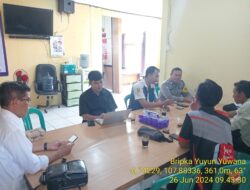 Bripka Yuyun Yuwana melaksanakan sambang/silatrahmi kamtibmas ke aparatur Desa Sukatani