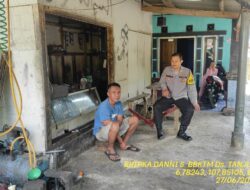 Bripka Dani Santika melaksanakan sambang/silatrahmi Kamtibmas dan dumas keliling dalam rangka BEYOND TRUST PRESISI di wilayah Kec. Tanjungmedar