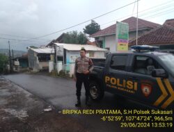 KAPOLSEK SUKASARI BESERTA ANGGOTA SAMAPTA POLSEK SUKASARI MELAKSANAKAN PATROLI SIANG HARI KE TEMPAT TEMPAT RAWAN GANGGUAN KAMTIBMAS DI WILAYAH KECAMATAN SUKASARI