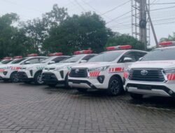 Tingkatkan Pelayanan Dinkes Tambu Serahkan Mobil Ambulan untuk 7 Puskesmas