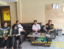 Bripka Dani Santika melaksanakan sambang/silatrahmi Kamtibmas dan dumas keliling dalam rangka BEYOND TRUST PRESISI di wilayah Kec. Tanjungmedar