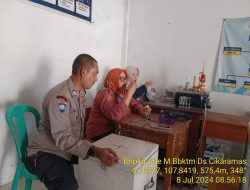 Bripka Ade Mulyana melaksanakan sambang/silatrahmi Kamtibmas dan dumas keliling dalam rangka BEYOND TRUST PRESISI di wilayah Kec. Tanjungmedar