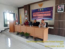 KAPOLSEK SUKASARI POLRES SUMEDANG BERSAMA UNSUR FORKOPINCAM  MELAKSANAKAN KEGIATAN RAPAT MINGGUAN BERTEMPAT DI AULA KEC SUKASARI DALAM RANGKA MEMUPUK SILATURAHMI ANTARA INTANSI LAINNYA