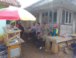 Bhabinkamtibmas Desa Genteng Melaksanakan Giat Sambang Dan Silaturahmi Kepada Warga masyarakat