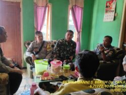 Bripka Dani Santika bersama Serka Sukamto sambangi warga masyarakat