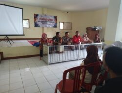 Babinsa Koramil 1004/Tanjungsari Kodim 0610/Sumedang Koptu Ujang dan Bhabinkamtibmas Melaksanakan kegiatan Pembinaan Pelatihan Remaja Tingkat Desa
