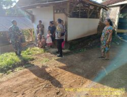 Untuk menjaga Sinergitas TNI/POLRI, Bhabinkamtibmas bersama Babinsa melaksnakan sambang/silaturahmi Kamtibmas ke warga masyarakat. .