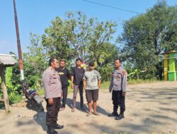 Panit Samapta Polsek Tomo Tingkatkan Keamanan dan Kenyamanan dengan Patroli Jalan Kaki.