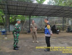Untuk menjaga Sinergitas TNI/POLRI, Bhabinkamtibmas bersama Babinsa melaksnakan sambang/silaturahmi Kamtibmas