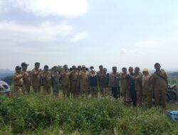 Kapolsek Tanjungkerta menghadiri kegiatan pengecekan jalan Alternatif yang menghubungkan Desa Awilega-Boros oleh PJ Bupati Sumedang Drs.H.Yudia Ramli,.M.Si.