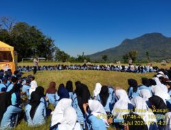 Kegiatan Polisi Masuk Sekolah Police Goes To School kembali dilaksanakan oleh Polsek Sukasari polres Sumedang yang di pimpi oleh Kapolsek Sukasari IPTU JOKO DWI HARYONO S.H,MM. mengunjungi SMPN 1 Sukasari