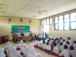Panit Binmas Polsek Tomo berikan Pembinaan Dan Penyuluhan kepada para siswa siswi MTSN 2 Tomo.