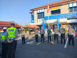Sosialisasi Ops Patuh Candi 2024, Sat Lantas Polresta Banyumas Bagikan Brosur dan Pamflet