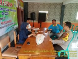 Bhabinkamtibmas Desa Sukarapih Melaksanakan Giat Sambang Dan Silaturahmi Kepada Warga masyarakat,sekaligus melaksanakan pengamanan pemberian BLT DD tahap 7 tahun 2024.